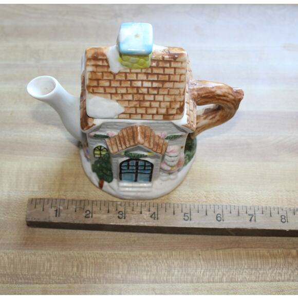 Houston Harvest Santa Claus Cottage Ceramic Teapot. - Picture 7 of 8